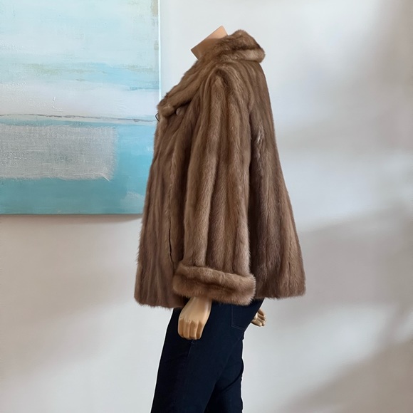 Beautiful Brown Mink Fur Coat - Picture 3 of 8